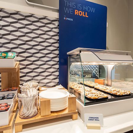 Holiday Inn Express Detroit-Warren/General Motors Technology Center By Ihg Luaran gambar