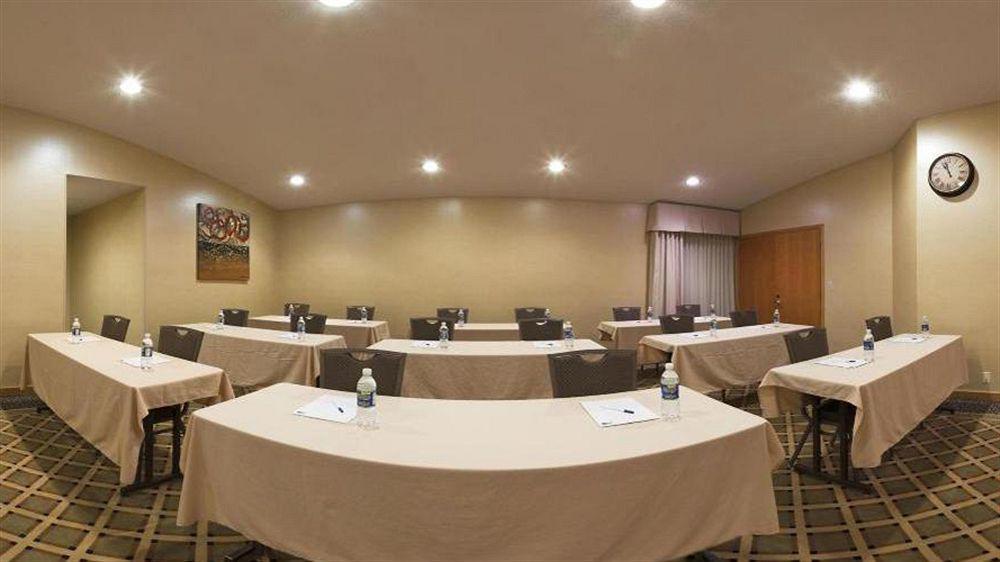Holiday Inn Express Detroit-Warren/General Motors Technology Center By Ihg Luaran gambar