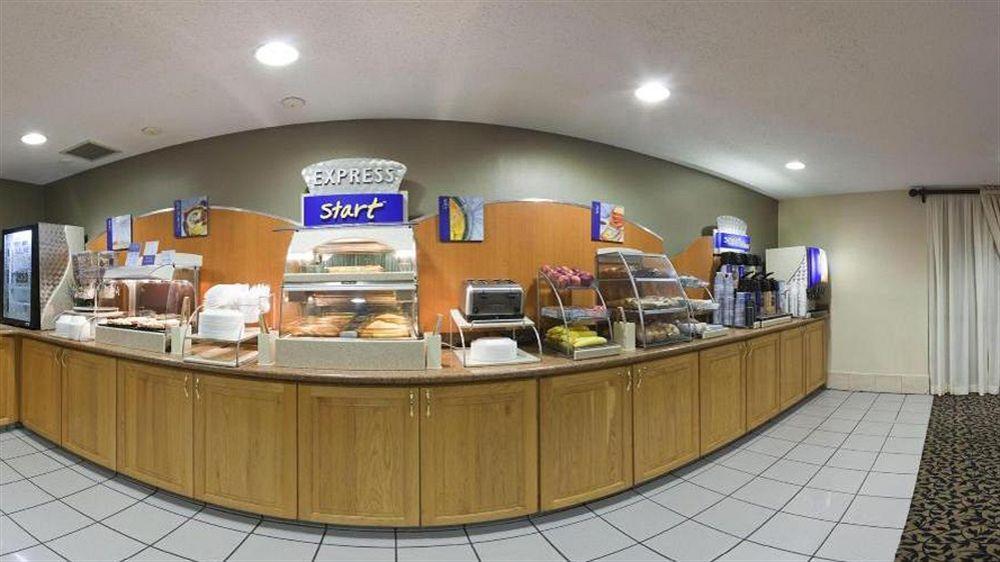 Holiday Inn Express Detroit-Warren/General Motors Technology Center By Ihg Luaran gambar